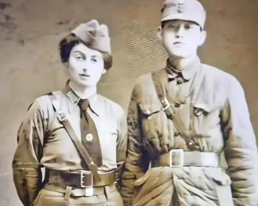 80年代，一位德国老奶奶在德国一家中餐馆结账时，问服务员是哪里人，服务员说是武汉