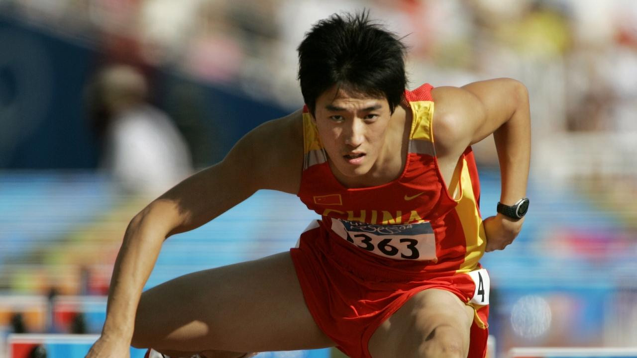 从全民英雄到“刘跑跑”，再到国籍造谣：刘翔到底欠了谁？