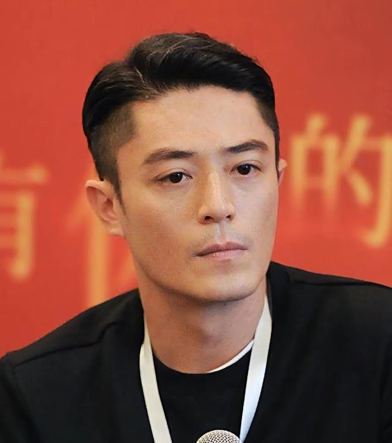 做明星太难了
明星做烤瓷牙吧
你们说假演剧出戏
不装烤瓷牙吧
又说牙齿黄看着也出