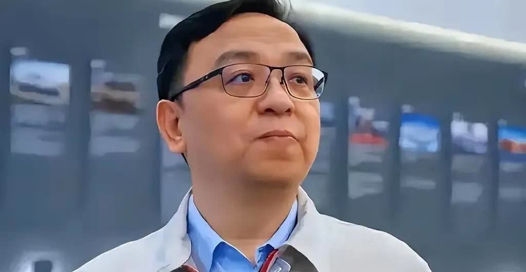 造车只是副业？
比亚迪藏了20年
的身份曝光！
你以为比亚迪只是车企？最近