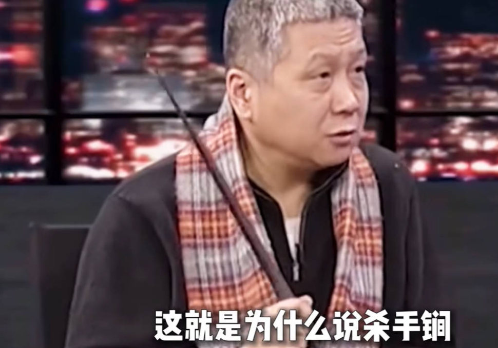 “大佬”马未都说：古代冷兵器里，锏是最凶的，正所谓杀手锏是也！