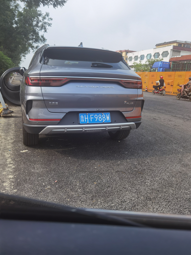 难得一见啊
今天看到一个蓝牌宋plus，宋plus除了DMI还有啥？为什么上的蓝