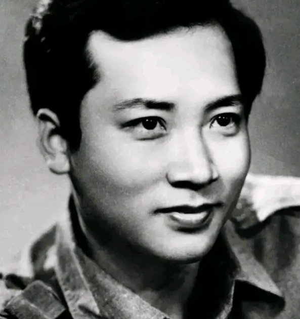 1990年，38岁的唐僧迟重瑞，娶了大自己11岁，身价100亿的陈丽华。陈丽华笑