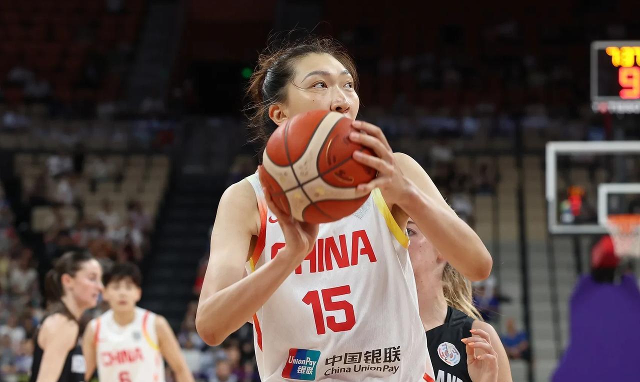 这就是躺平的后果，韩旭19投7中仅得18分！
今晚中国女篮输给日本，双塔战术没能