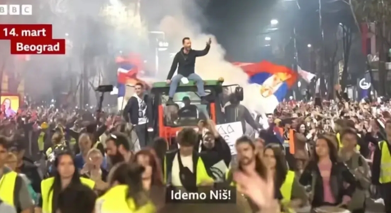 塞尔维亚人又上街了！
我看到过昨天的乌克兰。
也看到了今天的叙利亚。
我突然特别