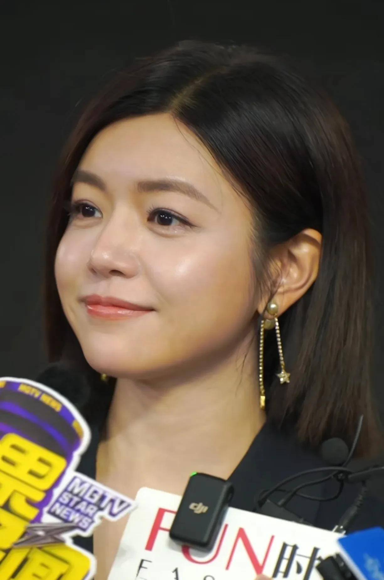 陈妍希               
包子脸多可爱呀           
实在