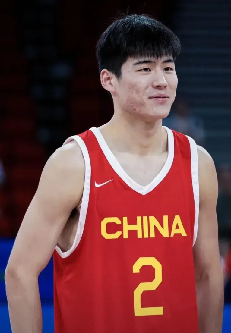 不信走着瞧，CBA新赛季最值得期待的6大球员:

1.陈家政   身高1.94米