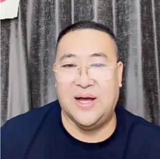 老杨今晚直播，说本来是等52开会再卖猪肚的，因为库存还有800单，这个猪肚对外一