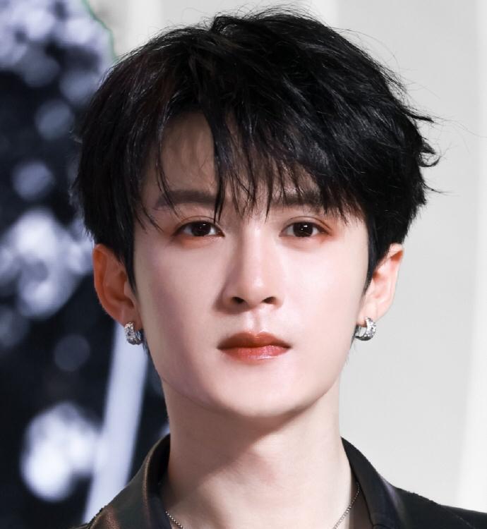 盘点各大娱乐公司的当家明星：
乐华：一哥王一博，一姐吴宣仪
天娱：一哥华晨宇，一