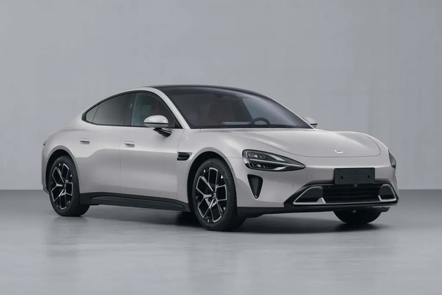 小米汽车SU7疑似15.49万起
小米汽车新车将于2024年上市，新车将推出普通