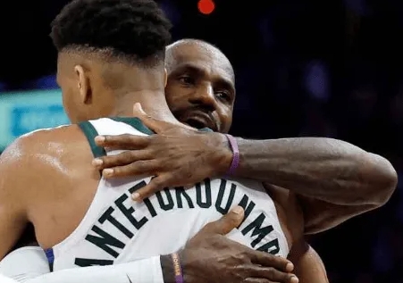 NBA常规赛，雄鹿105-101战胜湖人。赛后，扬尼斯-阿德托昆博接受了采访，谈