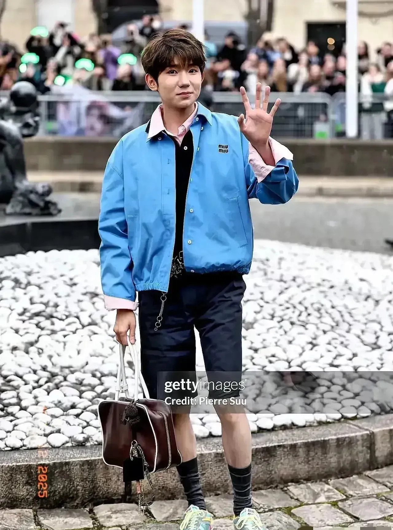 王源被吐槽身高外貌引争议











天呐！王源最近在巴黎时装周的造型