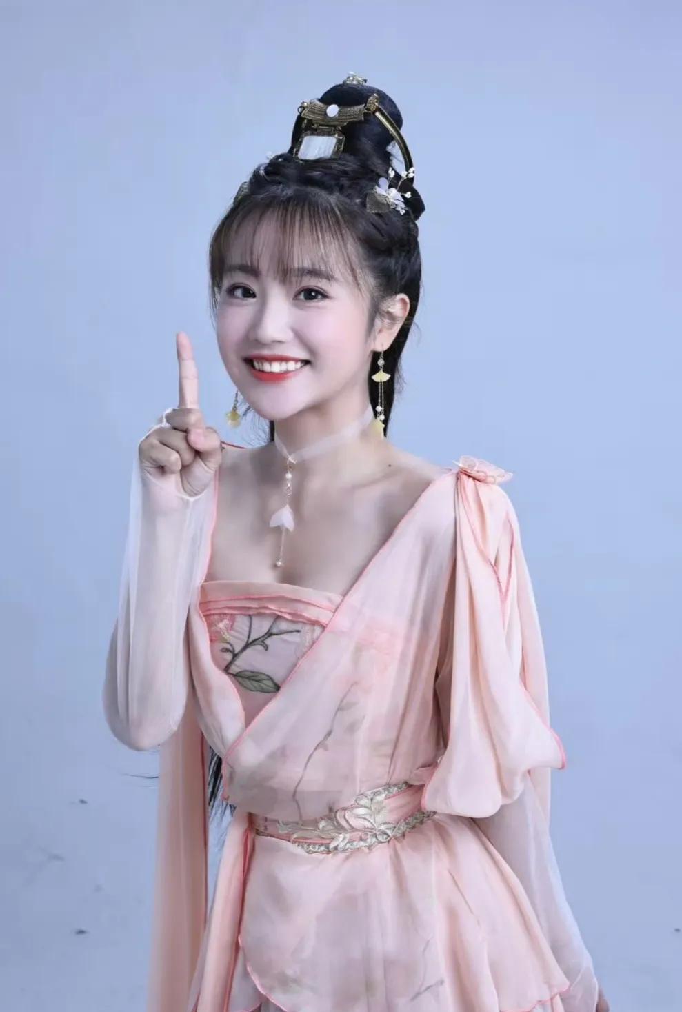 这衣服仙气十足啊！#杨志雯#