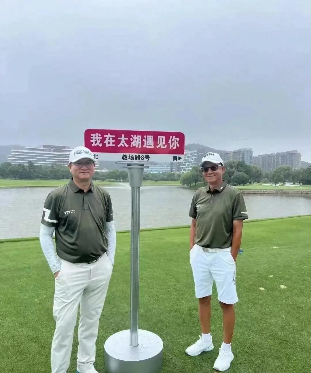 59岁王志文惊现逆生长！
2025最新生图曝光：这真是地球人？
当内娱男星还在焦