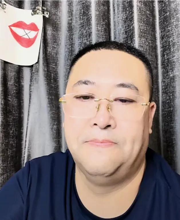 田静昨天发视频来到了江西南昌，
老杨今天就发视频有朋自远方来，
做了一大桌好吃的