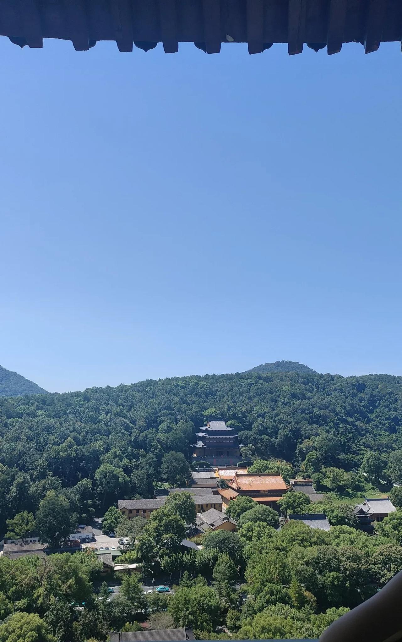 如果不常联系的，
也不算是朋友，
但是也一起吃过几次饭，
突然之间借钱，借的也不