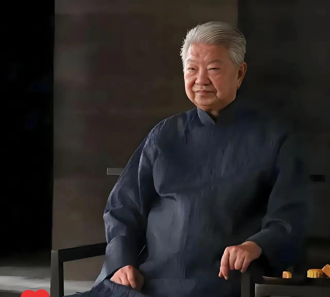蔡澜遗嘱公开，遗产分配反常识拉满！
千万版税没给妻儿，却全归90岁姐姐蔡萱。
众