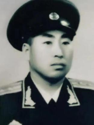 “中国人不杀中国人！”1943年八路军政委秦光不幸中弹，倒在血泊中，汉奸见人还活
