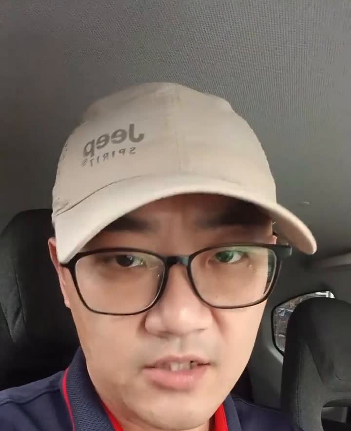 800V纯电车型价格已经下来了。
800伏架构的新能源纯电车现在已经降到15万