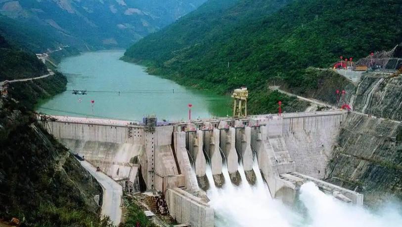 世界最大水电站即将完工, 规模超三峡大坝, 发电量高达3000亿