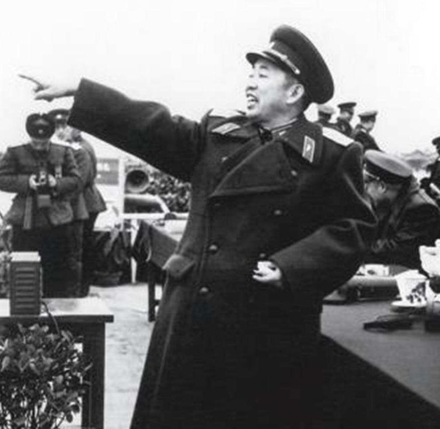 赫鲁晓夫说台湾可以扔掉，刘亚楼拍案而起，怒斥赫鲁晓夫