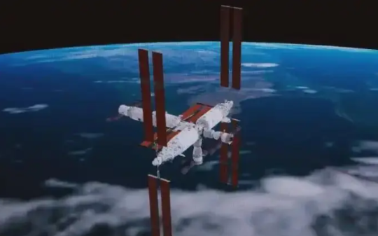 中国通告全球：神舟二十号载人飞船疑似遭空间微小碎片袭击，返回任务将推迟进行