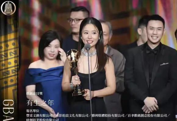 说起林心如逆袭成金牌制片人的故事，当年还真有一波小燕子的粉丝不服气，非说是琼瑶阿