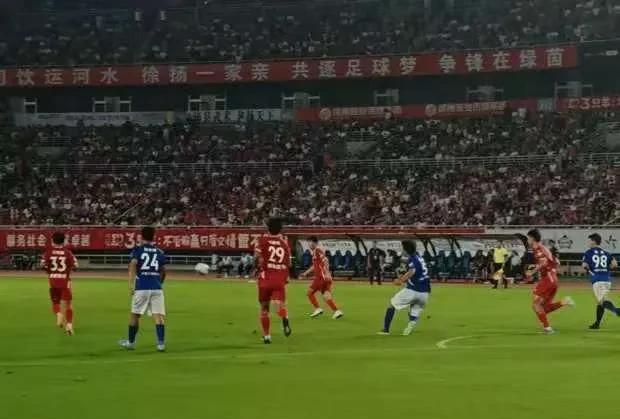 今晚19:30，盐城主场对阵常州队！铁路部门极为贴心地开通了球迷专列：
再也无需