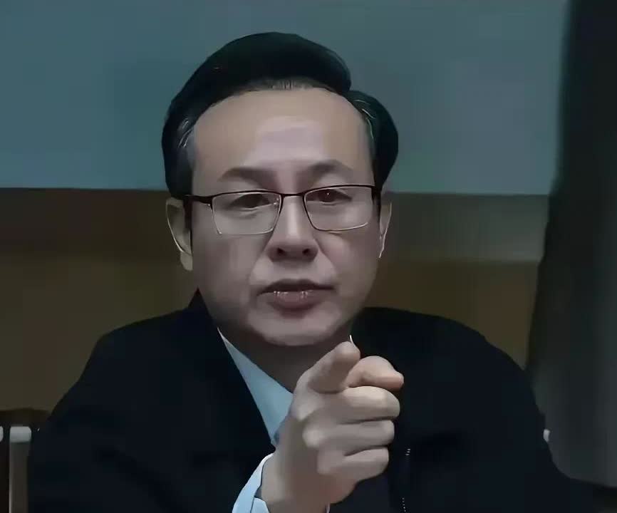 买车险买这四个就可以了，来看看
第一、交强险
第二、第三者责任险
第三、车