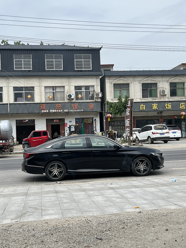 雅阁保养机油
问一下大家，两个问题。
1.雅阁首保用的啥机油，绿桶？
2.雅阁保