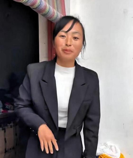 2021年，河南的朱大哥在修拖拉机时被砸身亡。谁知，他妻子不堪重负离家出走。弟媳