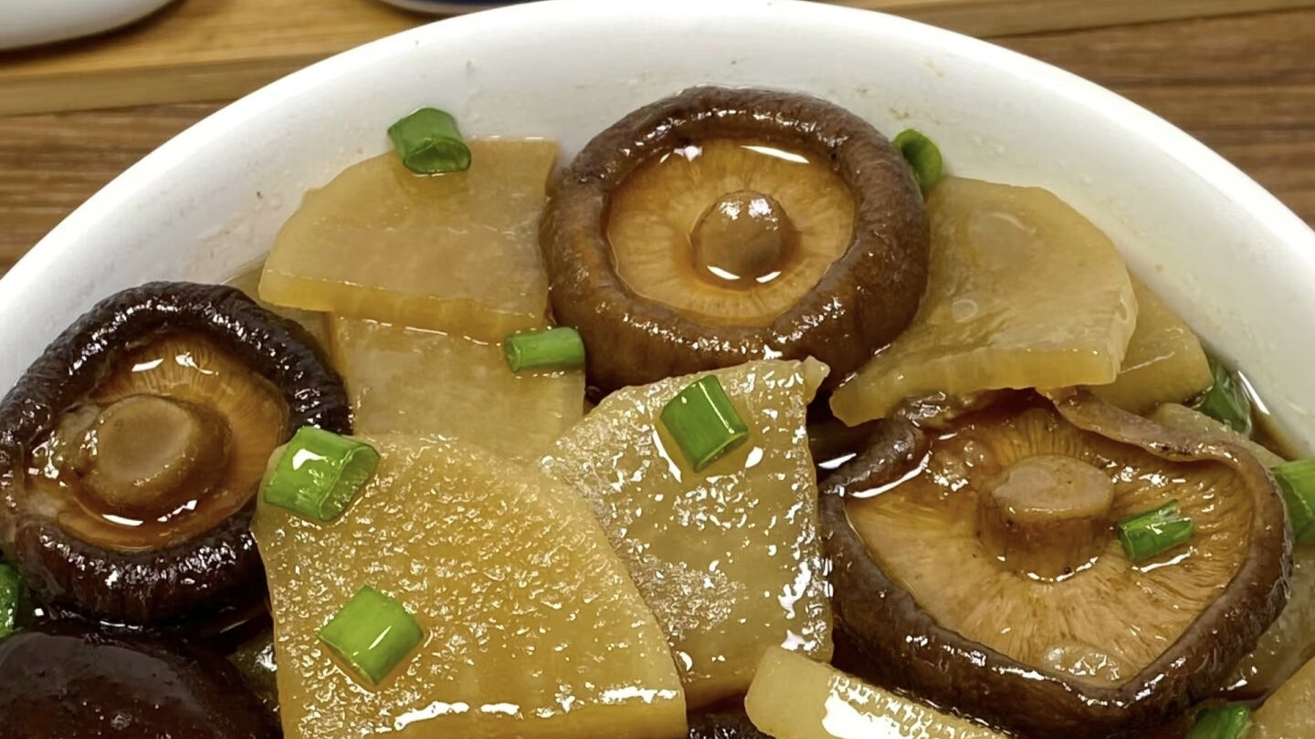 萝卜香菇的鲜美协奏曲，素烧出暖心暖胃的家常滋味