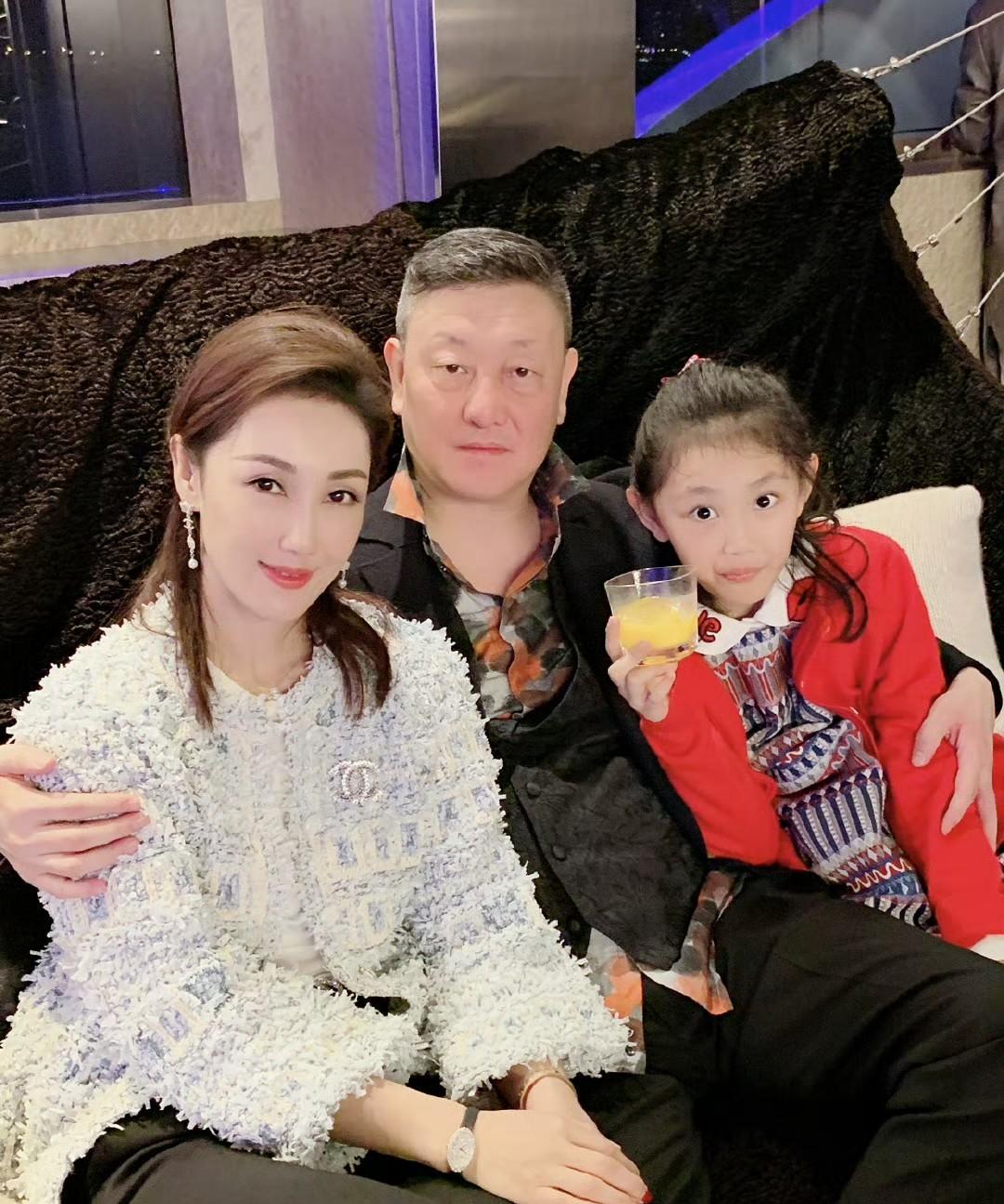 韩磊老婆连夜发两条辟谣信息！
终于发声了，夫妻俩双双行动！
韩磊直接到北京和上海