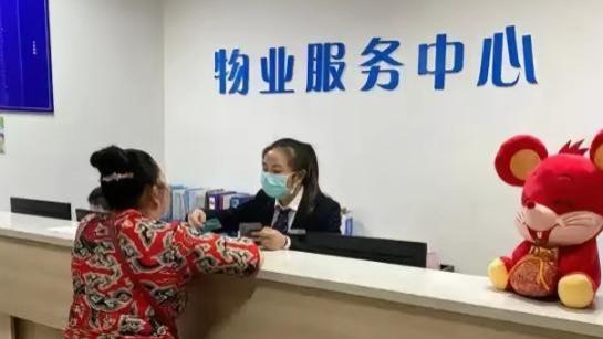 ​六千枚硬币：物业霸道，她用硬币反击，谁对谁错