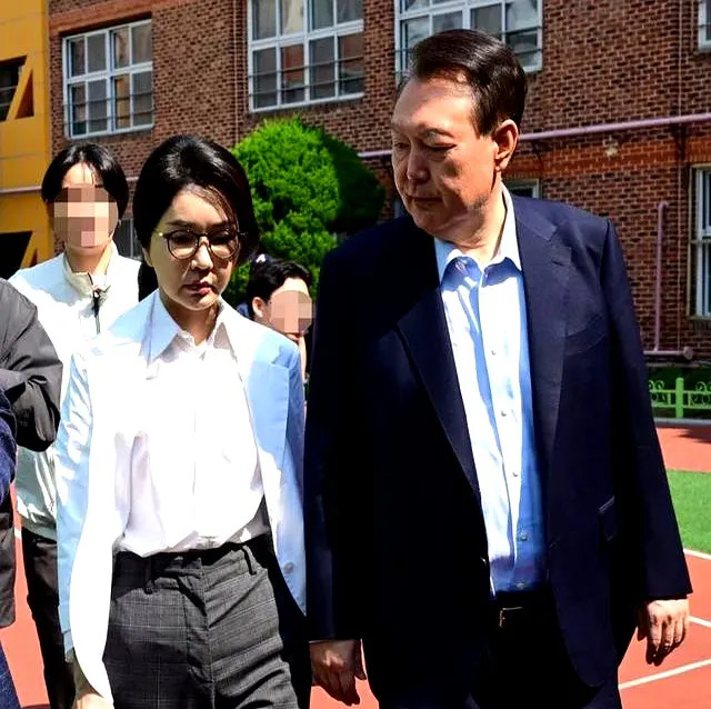 尹锡悦真男人，天天医院陪老婆











韩国前总统尹锡悦，最近简直变