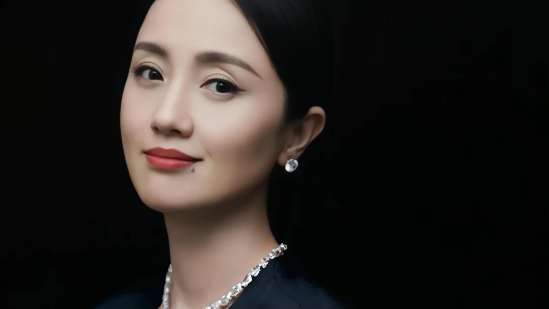辛柏青父女漫步大孤山，缅怀朱媛媛