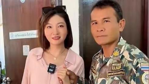 王暖暖见救命恩人！腼腆到脸红，4 字撑她走过 5 年