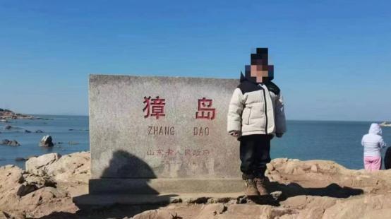 2024年，山东5岁孩子因睡觉晚，影响到亲妈和后爸的休息。他们拎起孩子就暴打一顿