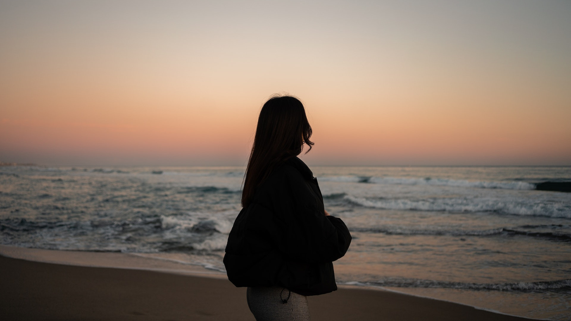 90后被催婚的年纪，是该先拼事业还是先找个人结婚？