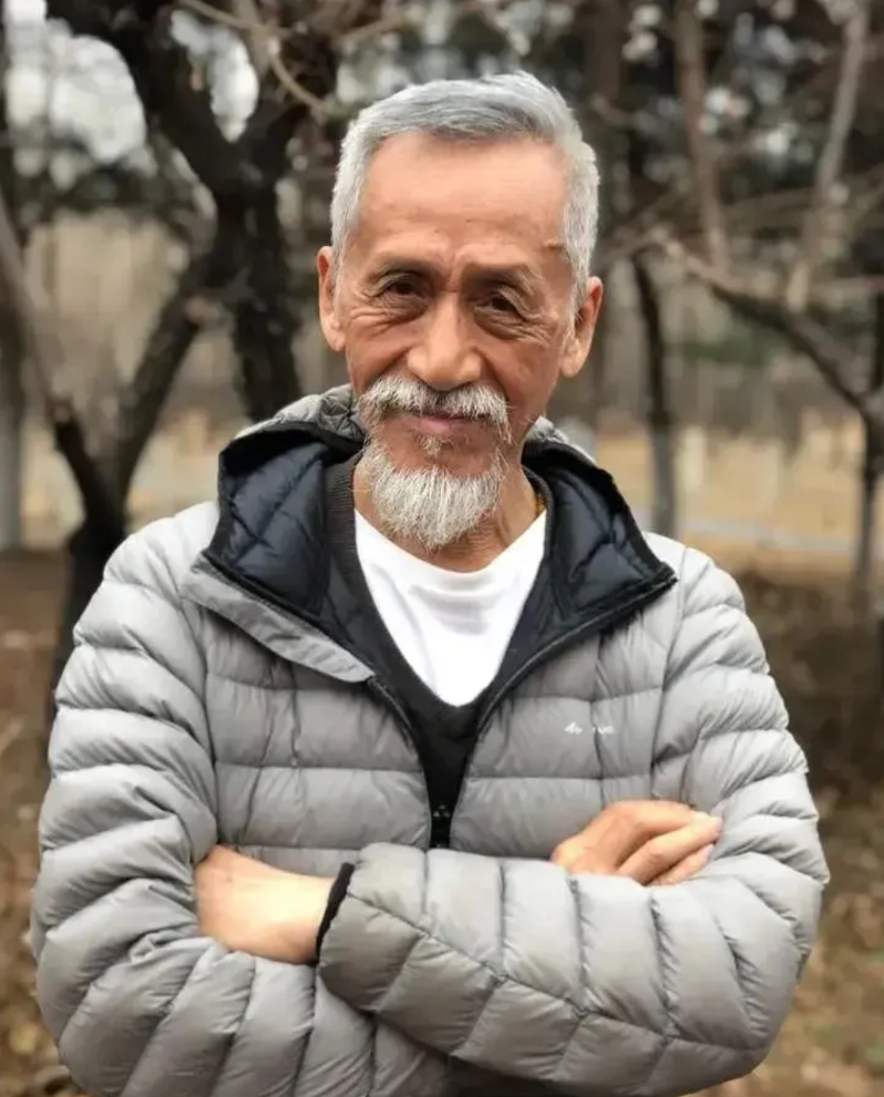 陈彼得老先生走了

他最放心不下的不是自己的妻子巴度

也不是自己的两个儿子，而