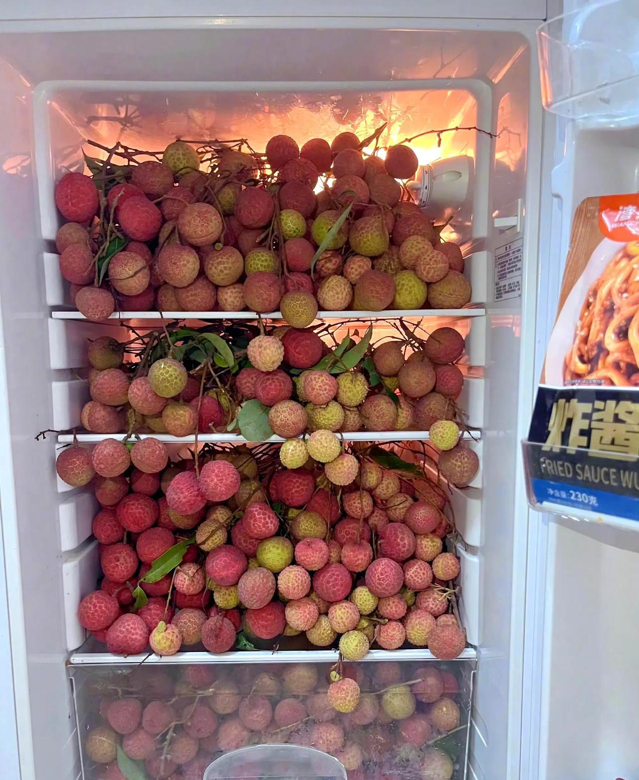 酸了！广西人夏天的冰箱跟开了荔枝仓库似的，我啥时候也能这样任性吃。
#水果# #