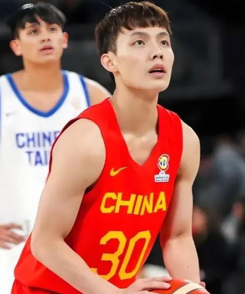 中国男篮75：72波黑，徐杰零星上场机会，感觉被郭士强针对了
徐杰本场比赛，总共