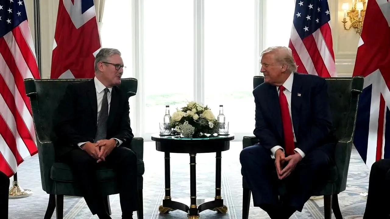 特朗普与斯塔默举行会谈，向普京发出结束战争的新期限：“我将设定一个新的最后期限，