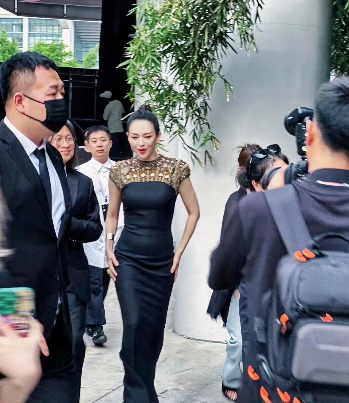 章子怡，164cm，每一步都走出大女主的飒爽，镜头追着她，美到晃眼。
