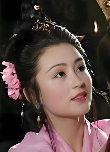 199年，吕布被曹操斩杀后，曹军士兵闯入吕布的内室发现了貂蝉，貂蝉怕被士兵欺负，