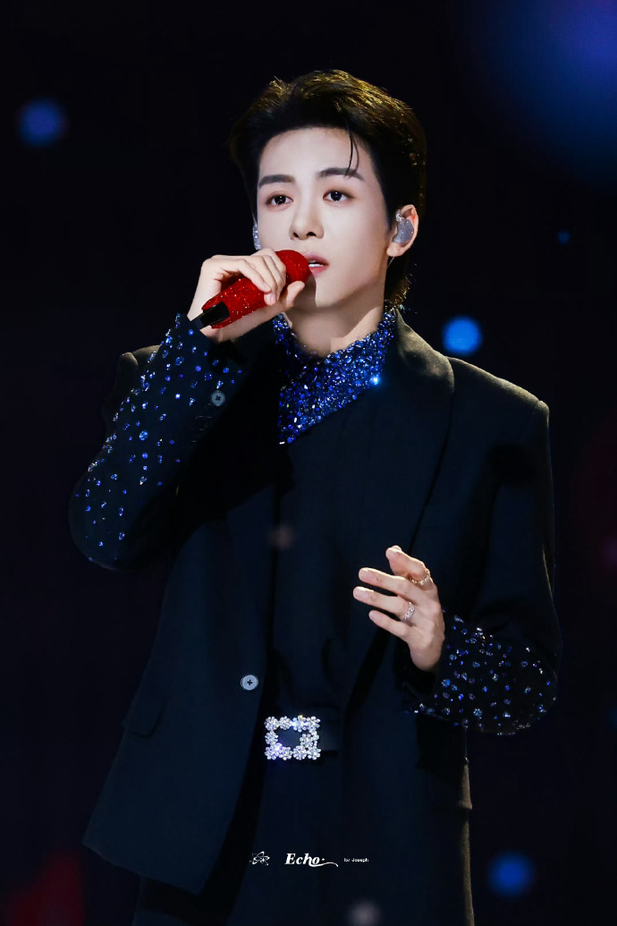 曾舜晞做演员
手握高分好剧➕亮眼播放实绩
曾舜晞做歌手
连续三年解锁百万收藏单曲