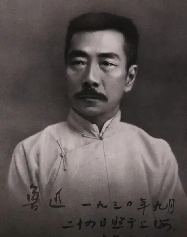 1936年，鲁迅去世后，原配妻子朱安的生活费，由许广平供应。但6年后，许广平突然