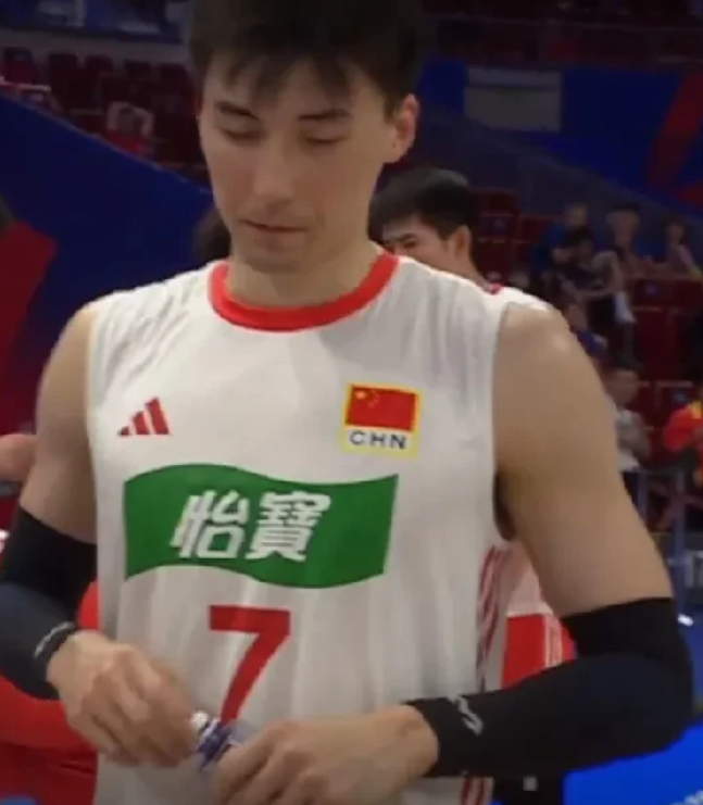 中国男排战伊朗三局告负，首发二传于垚辰的发挥确实太差了

三局比赛，每局都领先，