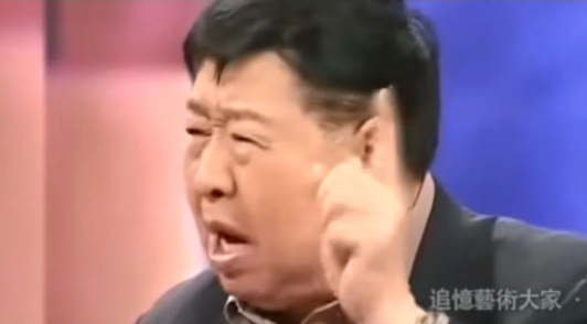 马季生前在一档节目中，接受鲁豫的采访，讲述恩师侯宝林让他改名子的往事，马季，原名