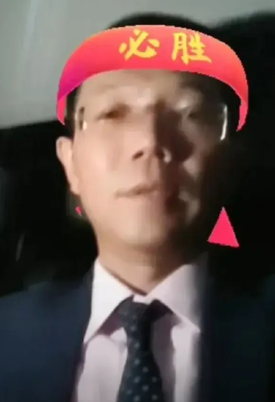 犯罪嫌疑人在法庭上戴口罩，这点难以理解，为什么啊？

看到知名律师李圣被殴打，眼